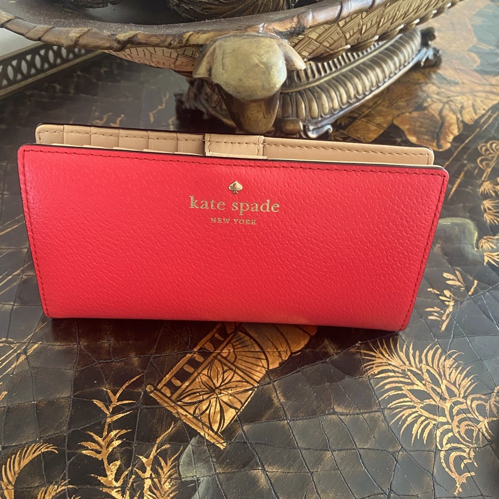 Kate Spade New York coral leather wallet